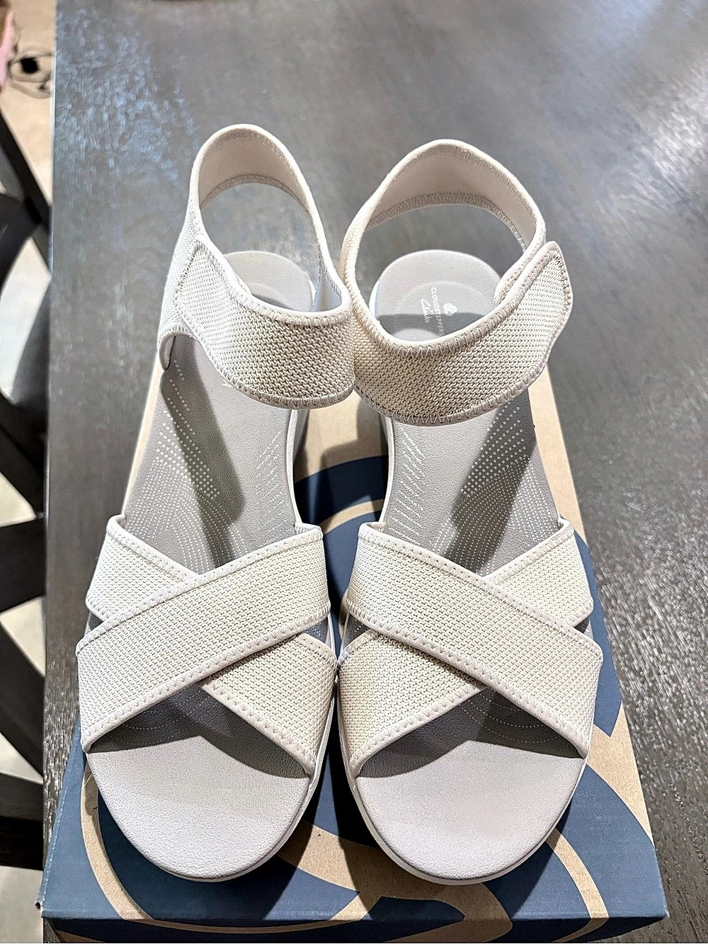 Clarks Cloud Steppers Women's Cross-Strap Sandals in White US 11 M Like New